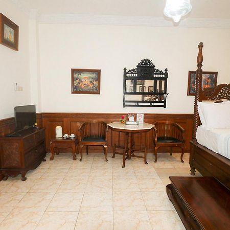 Rumah Pesik Art & Heritage Hotel Gondowulung Buitenkant foto