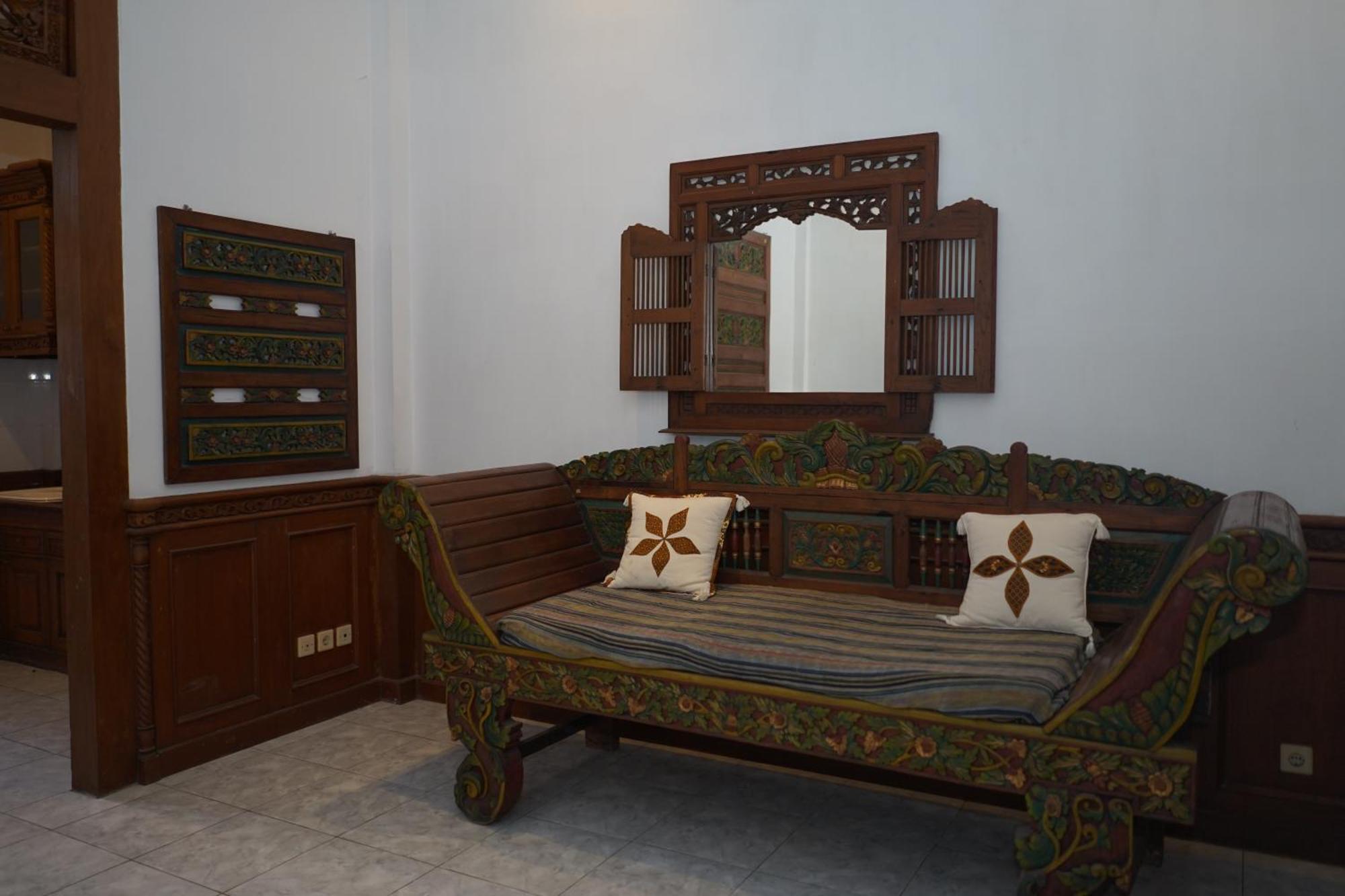 Rumah Pesik Art & Heritage Hotel Gondowulung Buitenkant foto