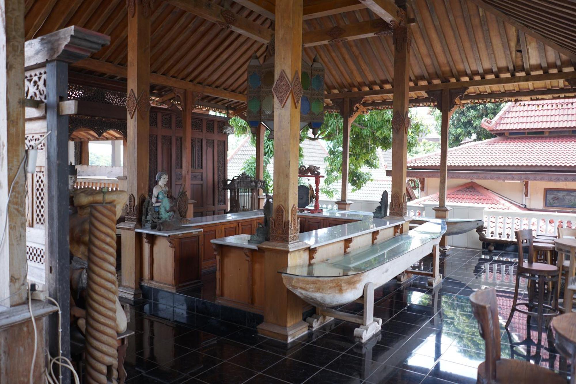 Rumah Pesik Art & Heritage Hotel Gondowulung Buitenkant foto