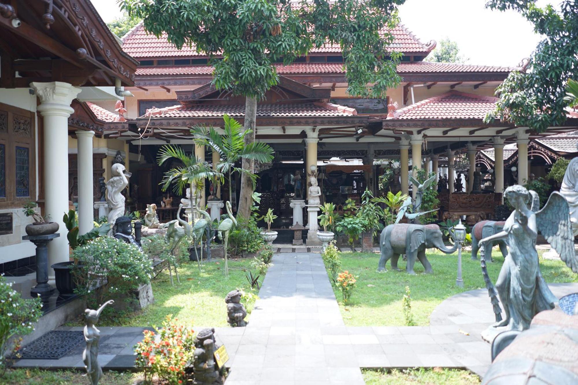 Rumah Pesik Art & Heritage Hotel Gondowulung Buitenkant foto
