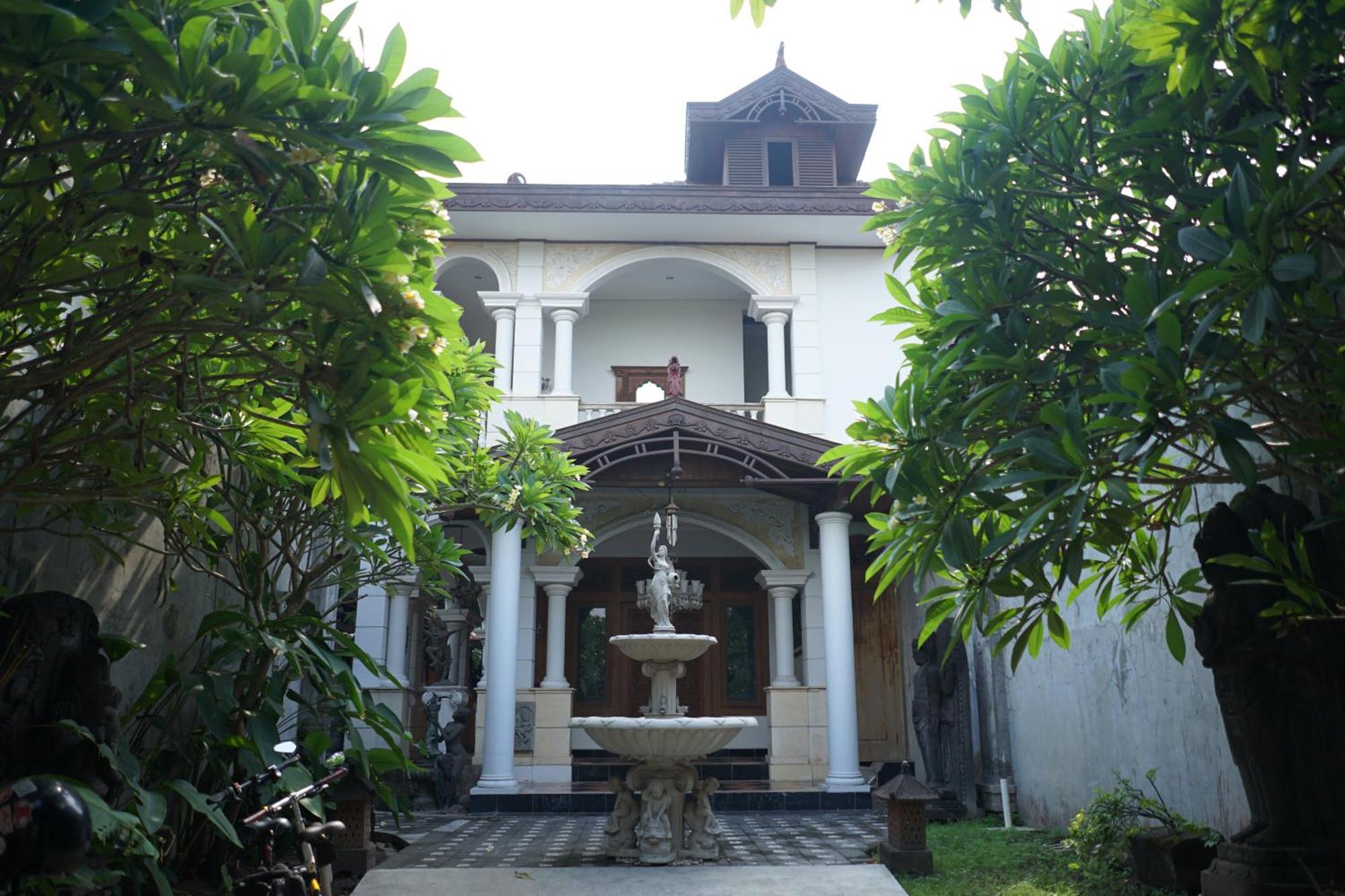 Rumah Pesik Art & Heritage Hotel Gondowulung Buitenkant foto