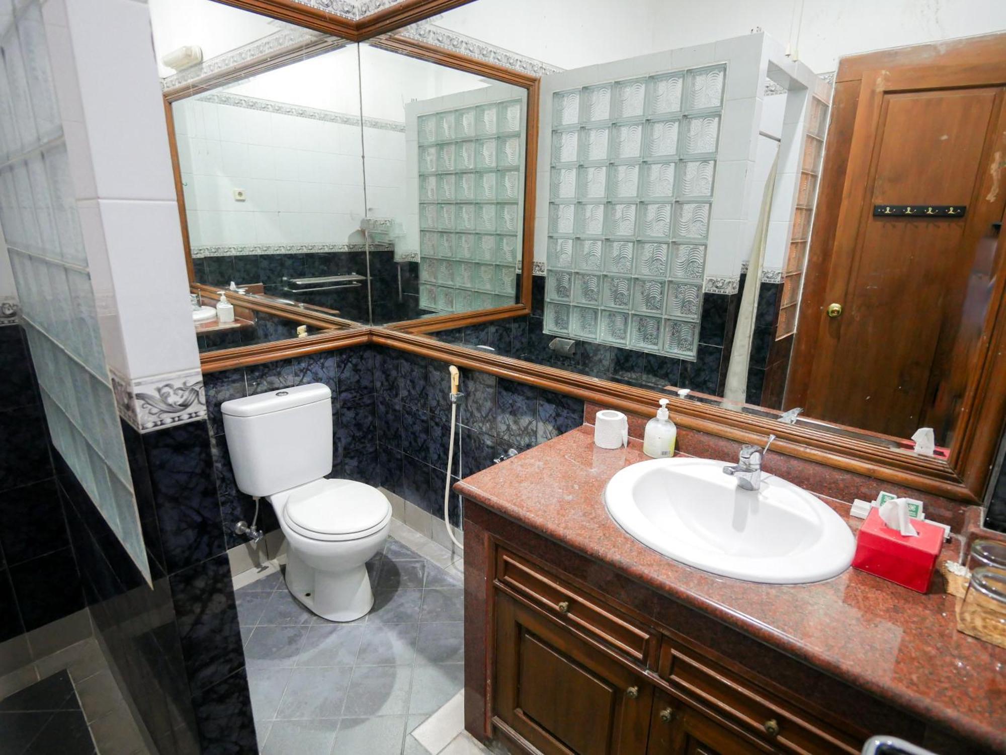 Rumah Pesik Art & Heritage Hotel Gondowulung Buitenkant foto